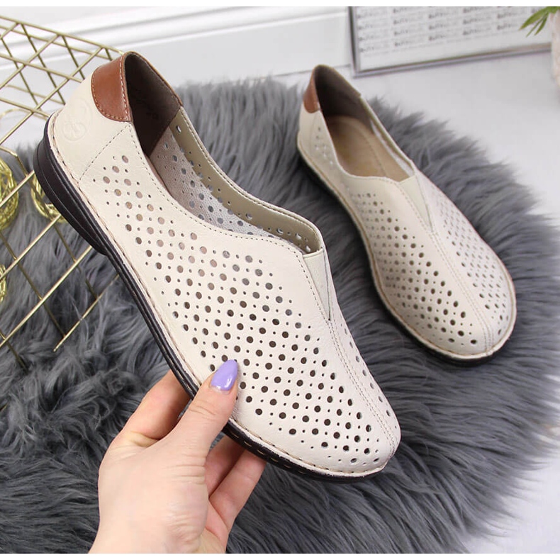 Naisten beigenväriset harjakattoiset nahkakengät Rieker 48457