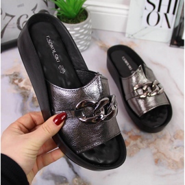 Naisten nahkaiset tossut ketjulla hopea T.Sokolski