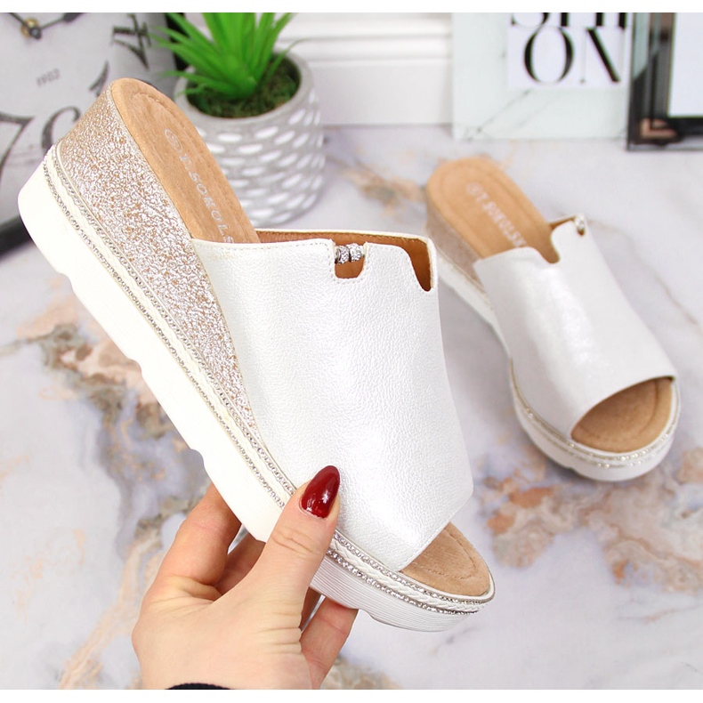 Hopeiset naisten tossut kiilalla T.Sokolski hopea