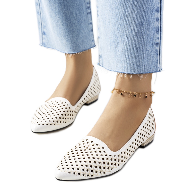 Kermanväriset Jarrett harjakattoiset balerinat ekru