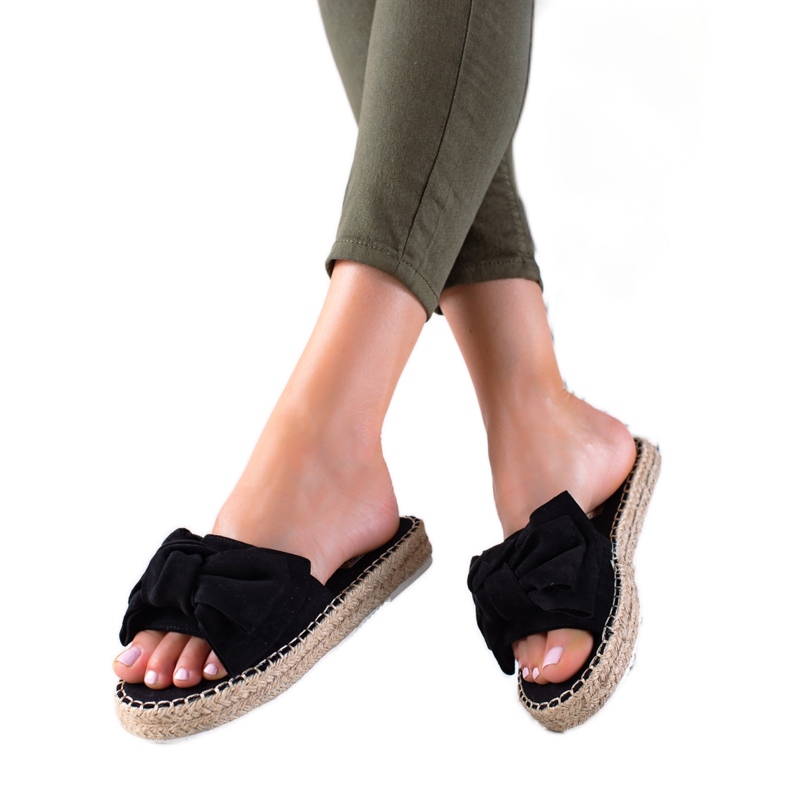 TRENDI Tossut olkitasolla musta