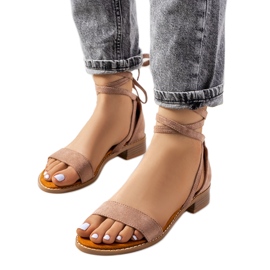 Moodyn beigenväriset nauhasandaalit