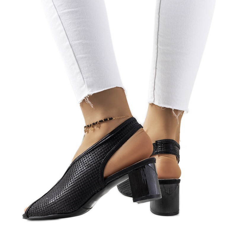 Black Rush harjakattoiset sandaalit musta