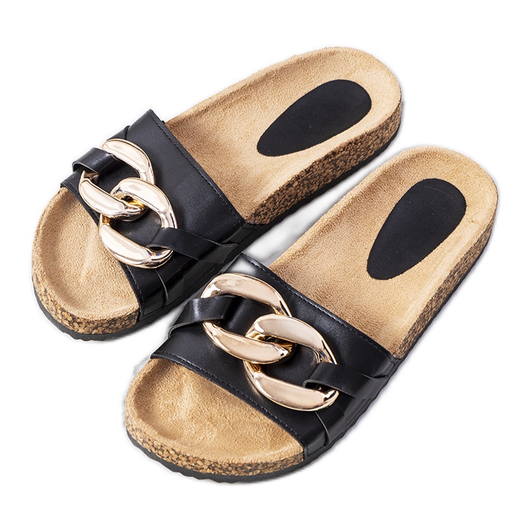 Mustat tossut Derbi-ketjulla