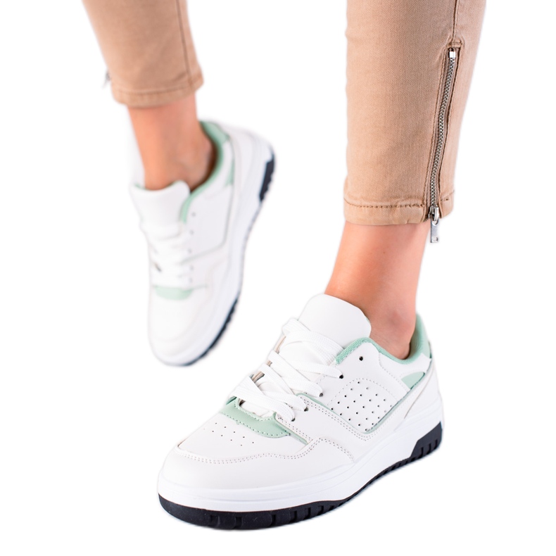 DK Urheilukengät alustalla vihreä