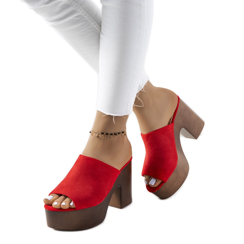 Punaiset varvastossut Klaren-alustalla punainen