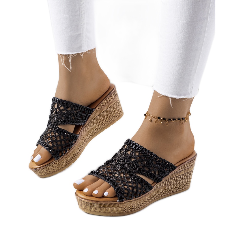 Mustat Clara kiilakorkokengät