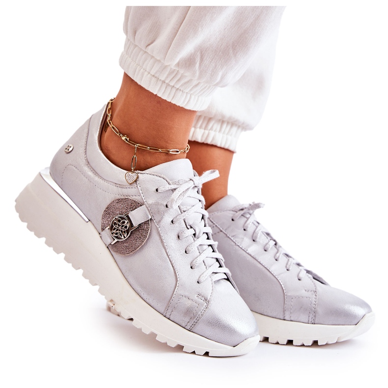 Nahkaiset urheilukengät kiilalla Maciejka 05492-11 hopea