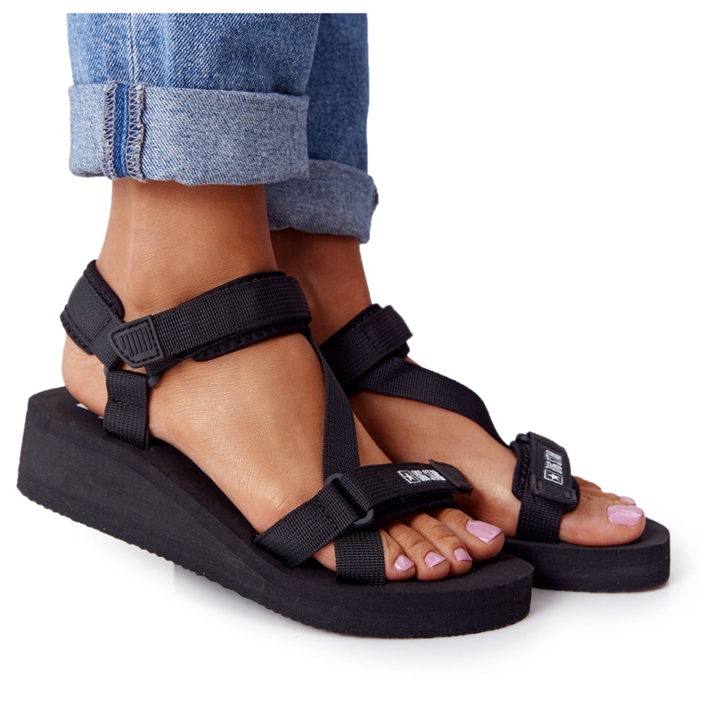 Naisten vaahto -sandaalit kiilassa Big Star FF274A349 Musta