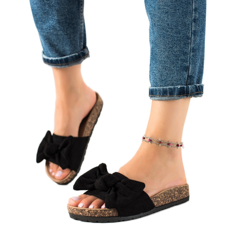 Queentina Mokkanahkaiset tossut jousella musta