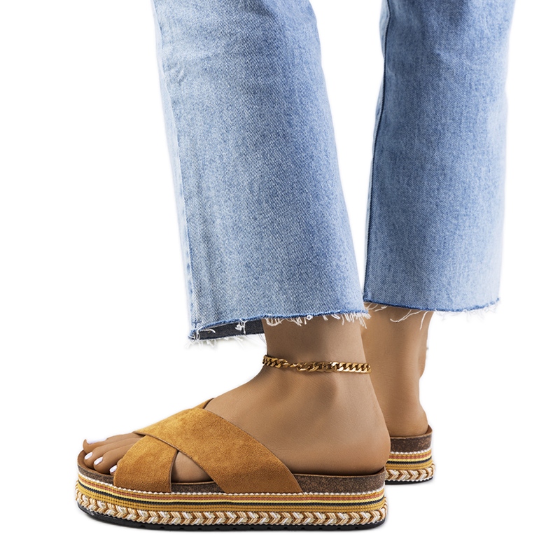 Ruskeat tossut Muncho-tasolla