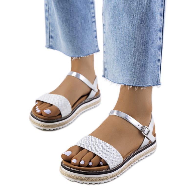 Hopeiset sandaalit koristeellisella Acton-tasolla hopea