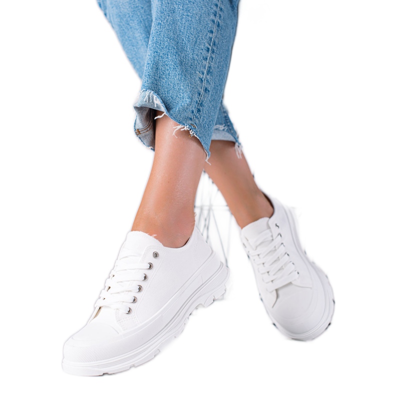 SHELOVET Valkoiset lenkkarit lavalla valkoinen