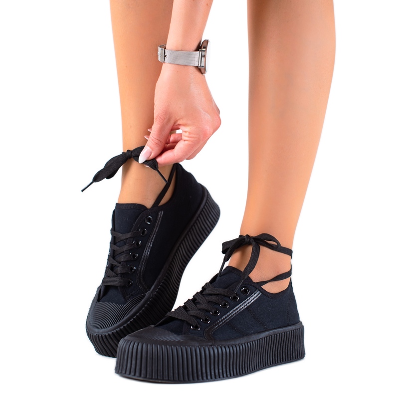 SHELOVET Tennarit leveällä alustalla musta