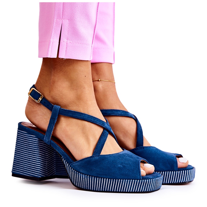 Mokkanahkasandaalit massiivisella kantapäällä Maciejka 05543-17 laivastonsininen