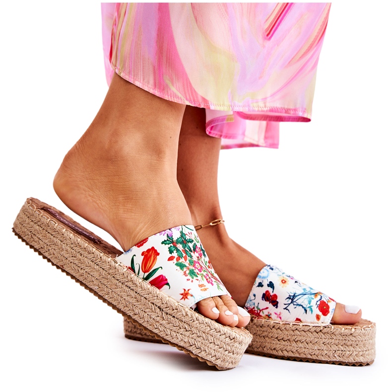 FS3 Varvastossut alustalla valkoisilla maliakukilla valkoinen