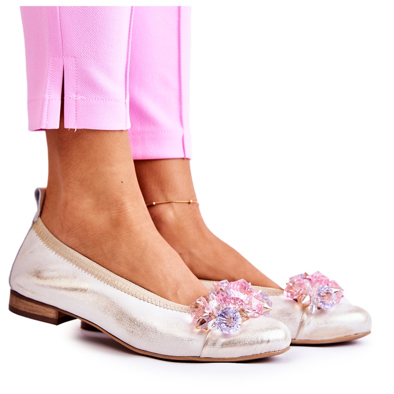 Naisten nahkaiset balerinakengät kristalleilla Nicole 2749 valkoinen