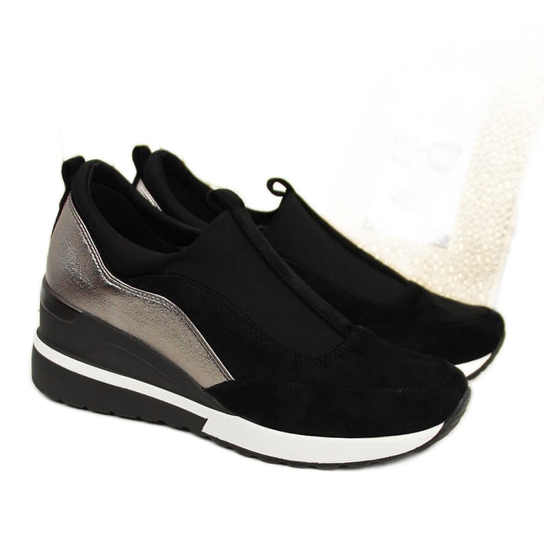 Naisten kiilalenkkarit, musta ja hopea Vinceza