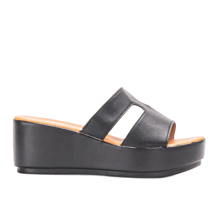 Mustat tossut Duffel-tasolla