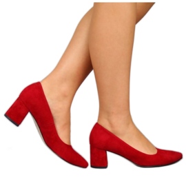 Pumput punaisella mokkanahkapilarilla W Juma punainen