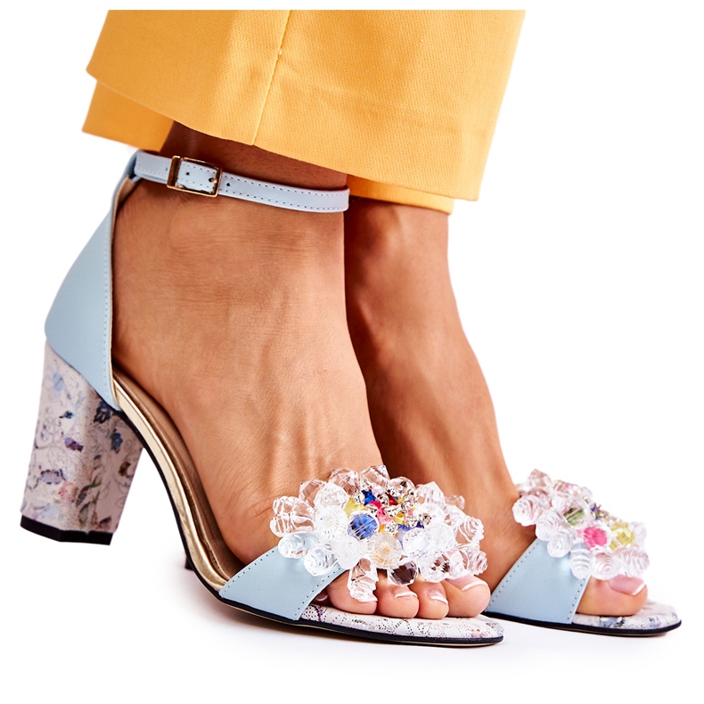 PA2 Nahkasandaalit baarissa, jossa on sinisiä Velinda-kristalleja sininen