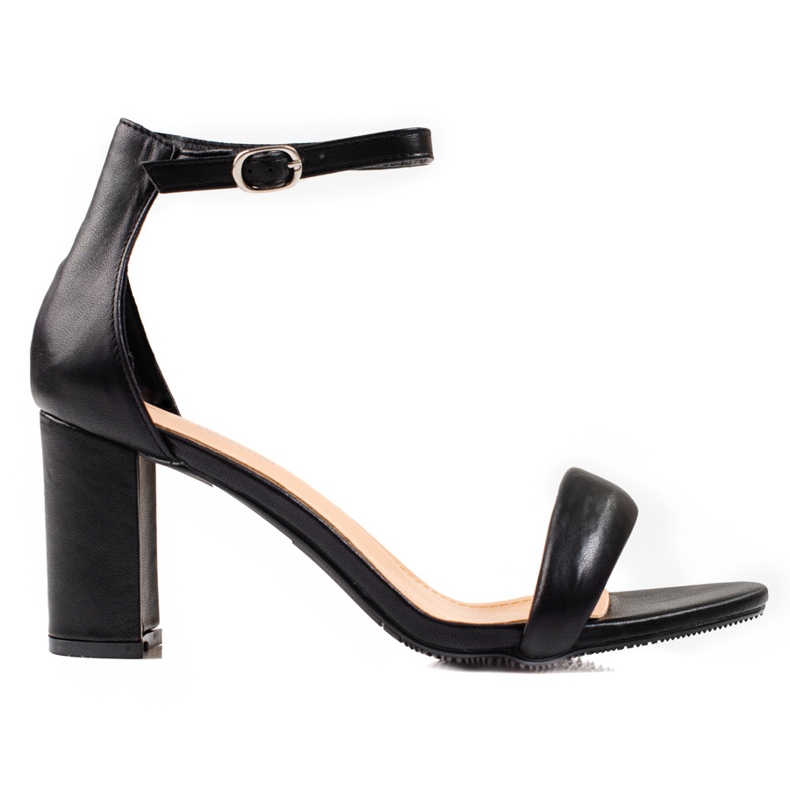 SHELOVET Mustat sandaalit baarissa