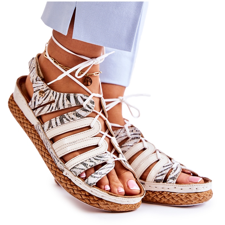 Muodikkaat naisten nahkasandaalit Maciejka 05552-04 beige-musta