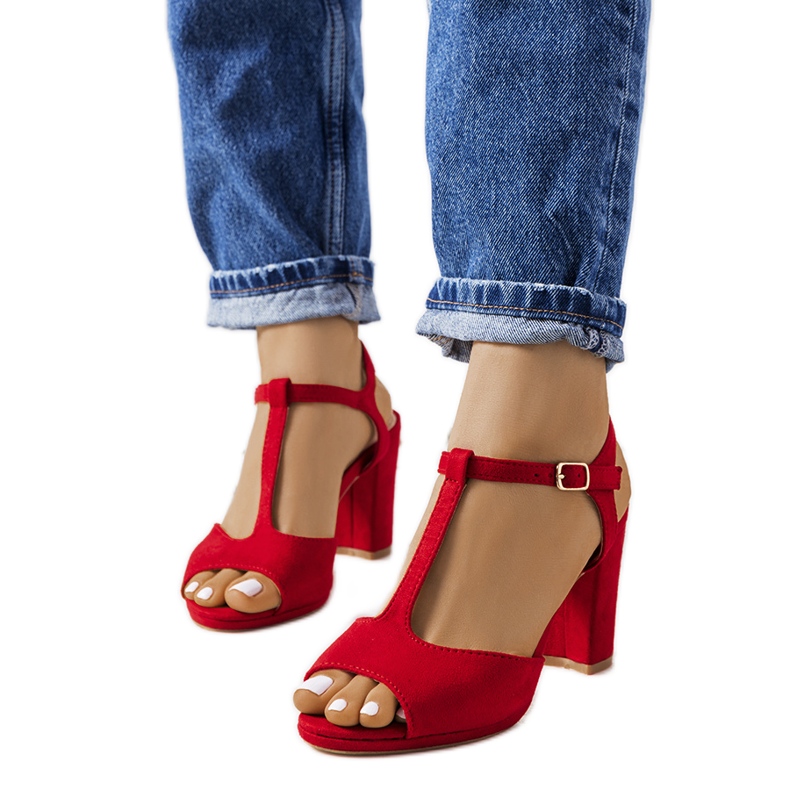 Punaiset pumput Harveyn postissa punainen