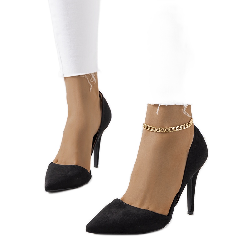 Mustat korkokengät koristeellisilla Nasmah-leikkauksilla