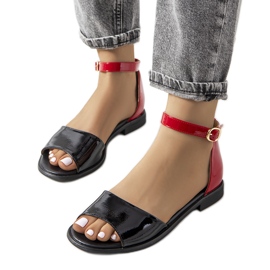 Besselsenin mustat ja punaiset lakatut sandaalit punainen