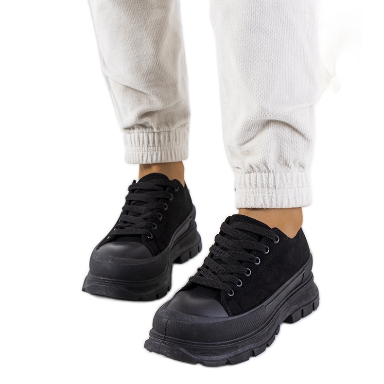 Mustat Catullo lenkkarit