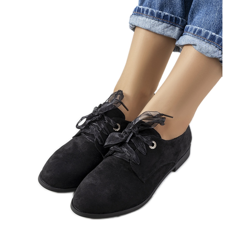 Enamen mustat kengät