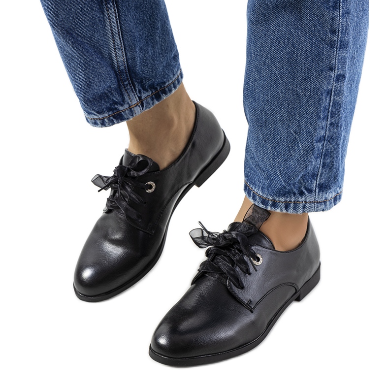 PA1 Andries mustat kengät