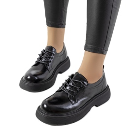 Mustat nauhanauhat Henris-tasolla