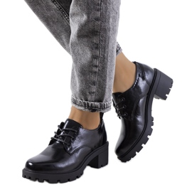 Vancen mustat korkokengät