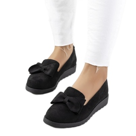 Mustat kengät Poolse-kiilassa