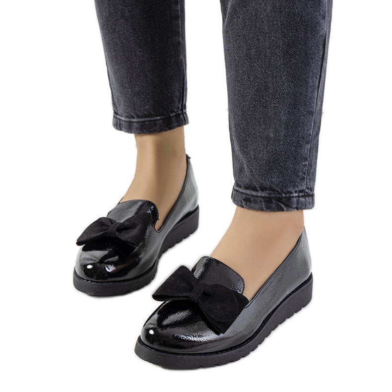 BM Voeren mustat lakatut kengät