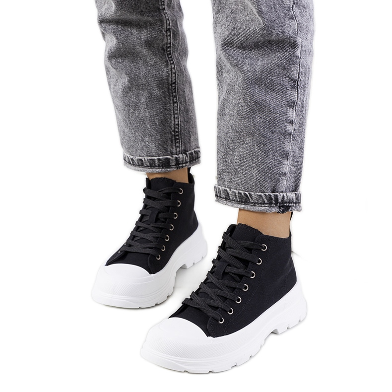 PA1 Saverion mustat tennarit