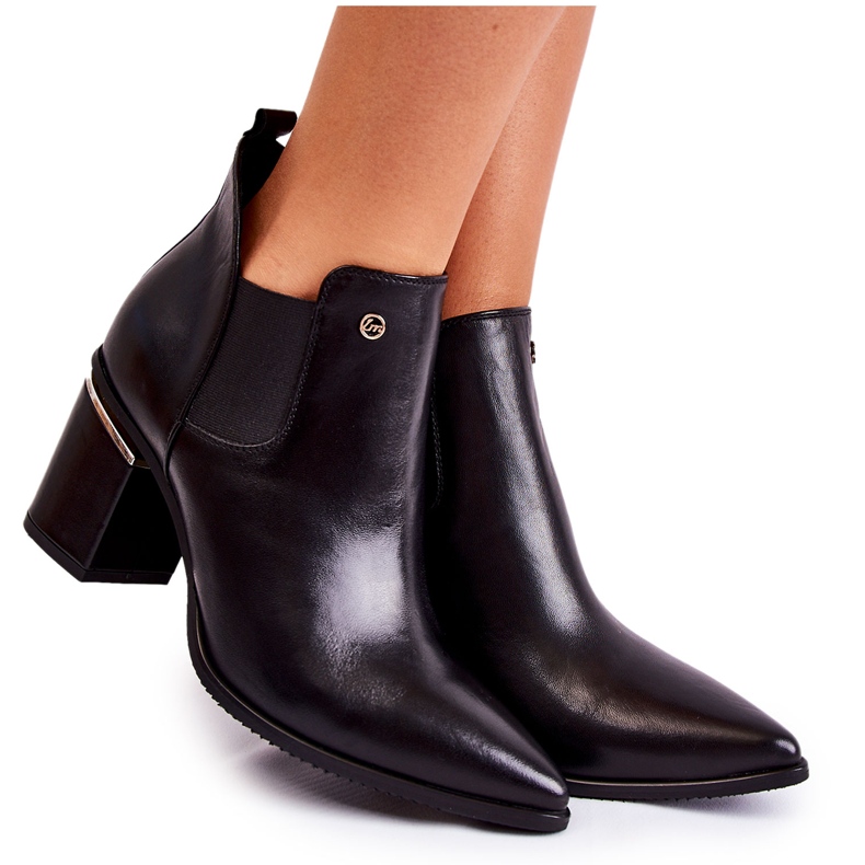 Nahkasaappaat korkeakorkoisilla Laura Messi 2506 mustalla