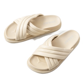 Beiget tossut Daintree-tasolla