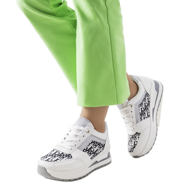 Valkoiset Aloisia-lenkkarit valkoinen