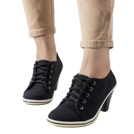 Mustat brogut Belislen postissa