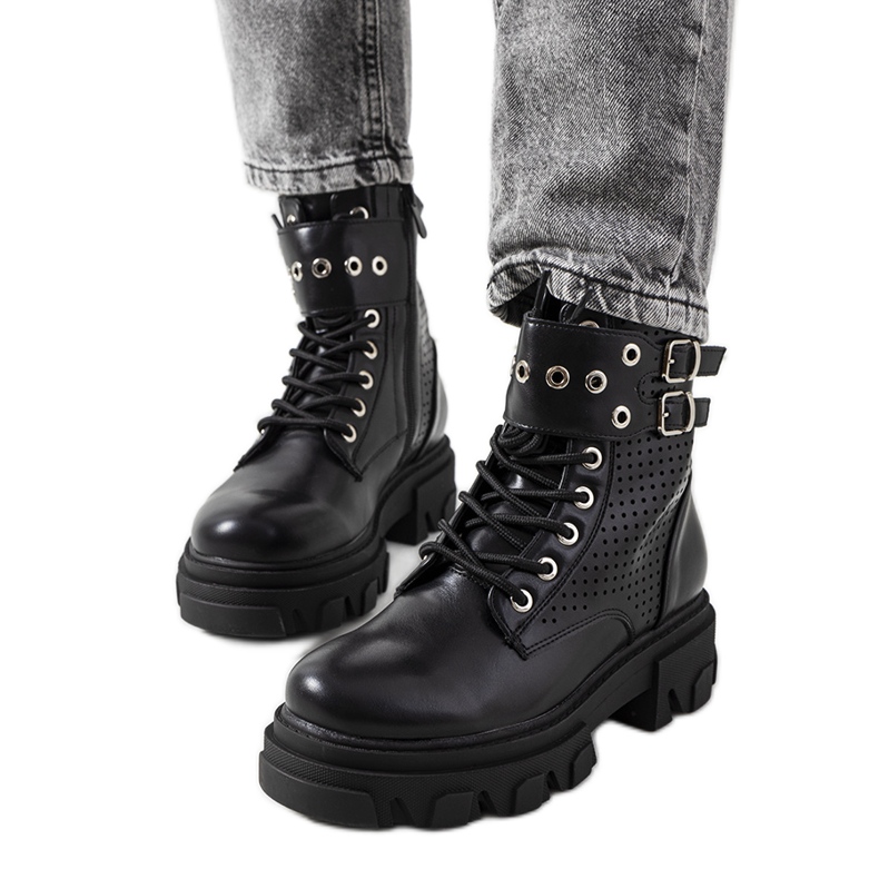 Rubeon mustat nilkkurit trapper-pohjalla