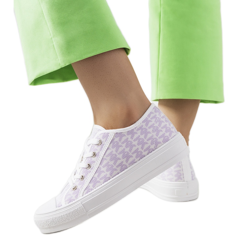 Chelmsin valkoiset ja violetit tennarit valkoinen