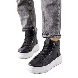 Mustat lenkkarit merkiltä Nandew