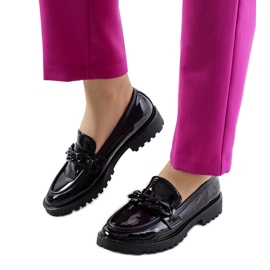 Zezagin mustat lakatut kengät