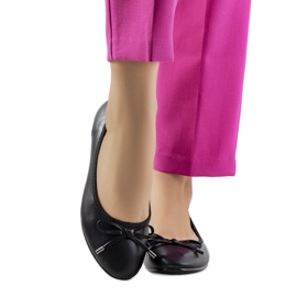 Bitsi mustat balerinat