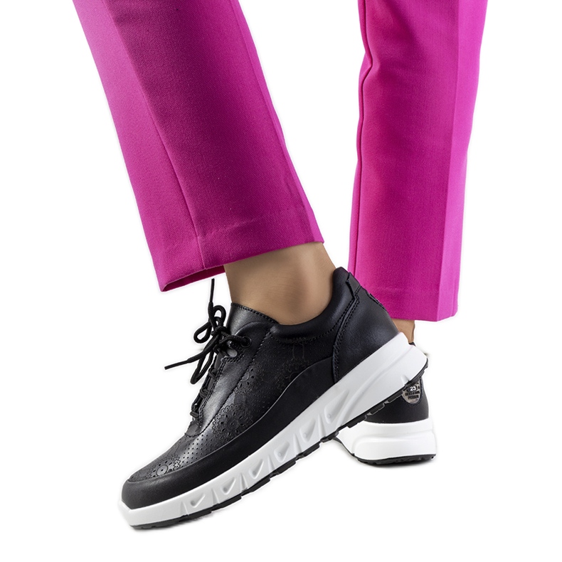 Mustat nahkaiset Kaypa-lenkkarit