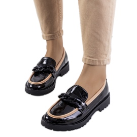 Eldarkin mustat lakatut kengät