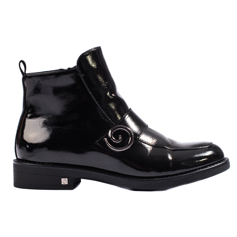 W. Potockin mustat lakkasaappaat